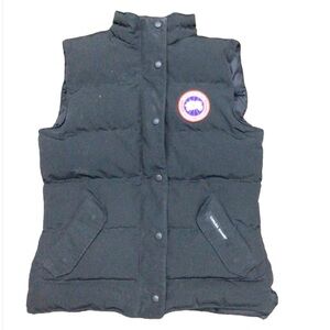 Vest Luxury Designer By Canada Goose Size: S